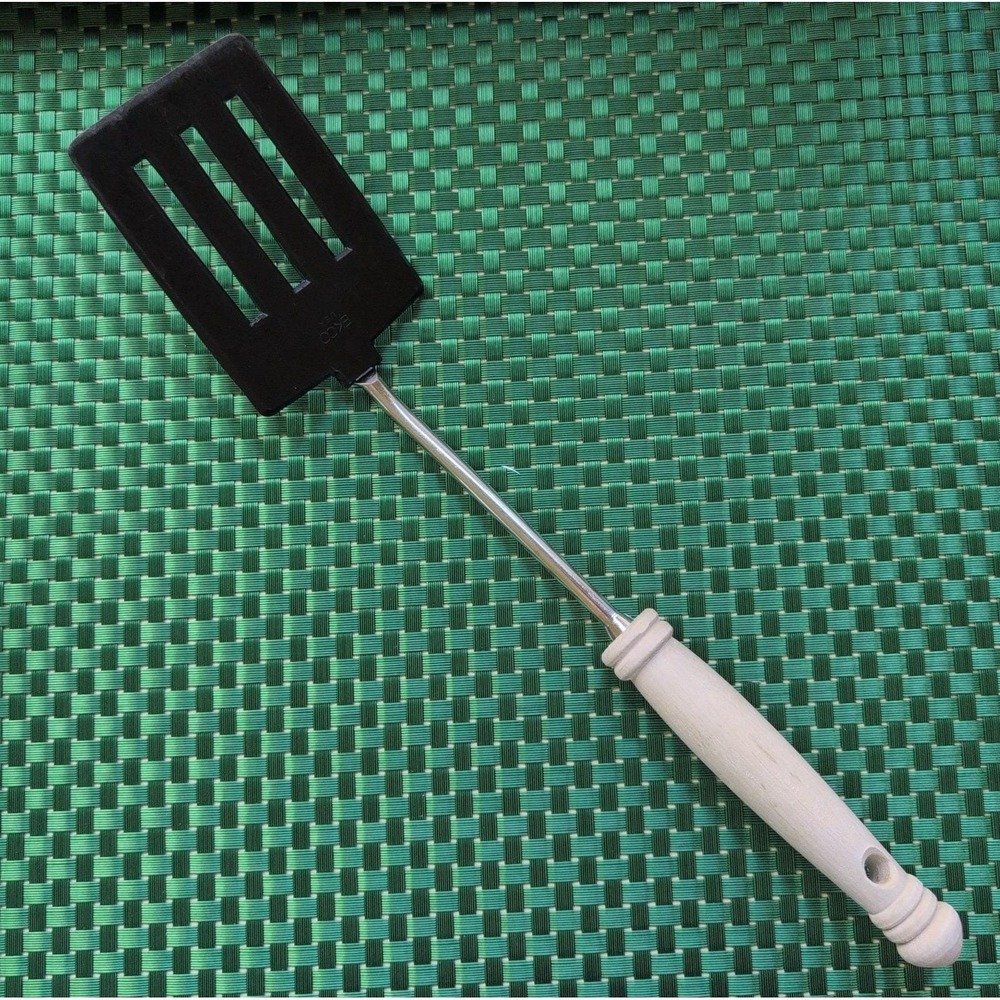 EKCO Spatula Slotted Black Nylon With Wooden Handle. Slightly Flexible Vtg USA